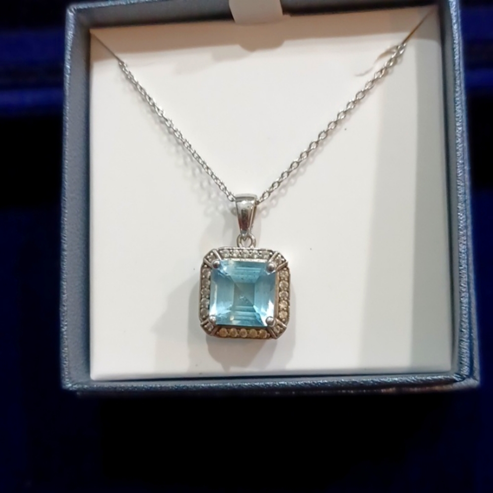 Sterling Silver Blue topez necklace. 18 inch